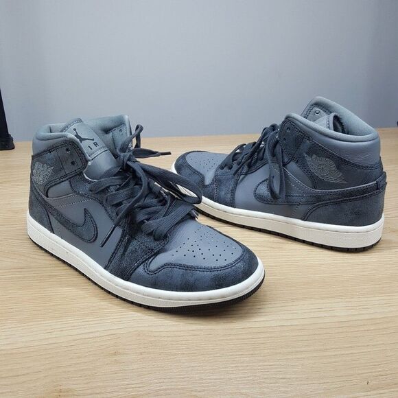 Nike Womens Sz 7 Air Jordan 1 Mid SE Gray Distressed Smoke Sneakers FJ3448-001 - Picture 1 of 8